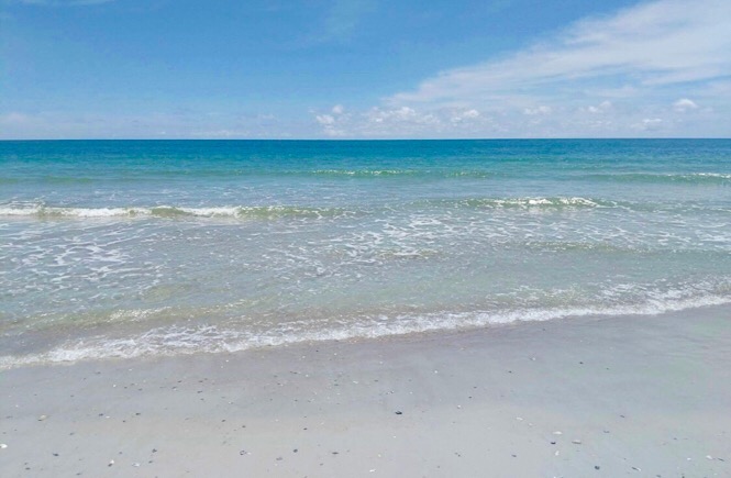 5 Fabulous Southeast USA Road Trip Ideas featured by top US family travel blog, More Than Main Street: Famous Florida beaches.