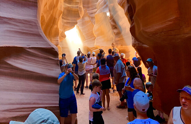 crowds in upper antelope canyon.