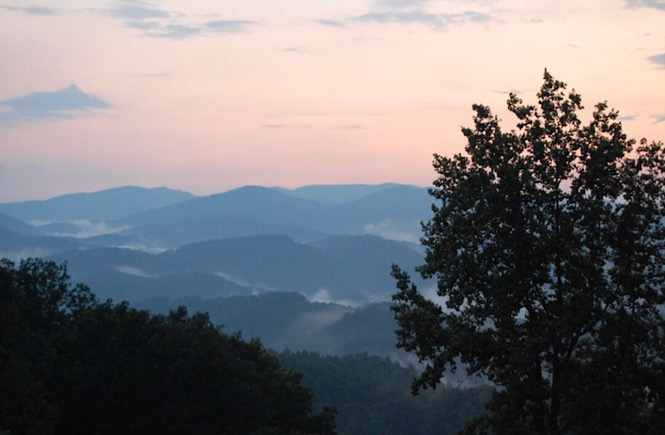 Die wunderschönen NC-Berge in Boone sind ein perfekter Tagesausflug von Raleigh NC aus - Tagesausflüge, die vom Top-US-Reiseblog More than Main Street vorgestellt werden.