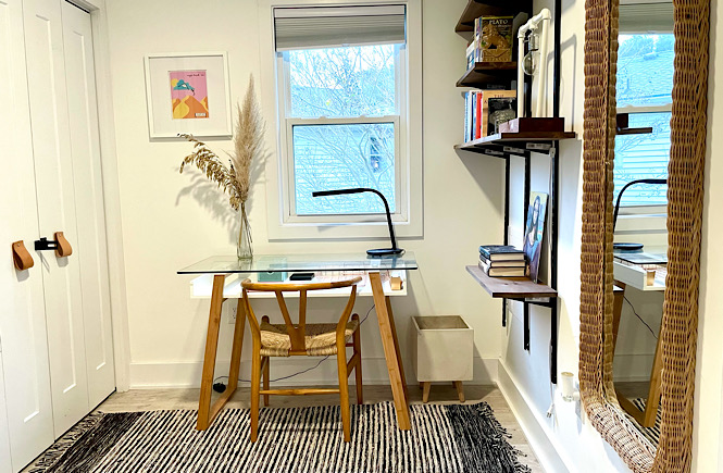 Office area at the Nags Head vacation rental The Saturday House.