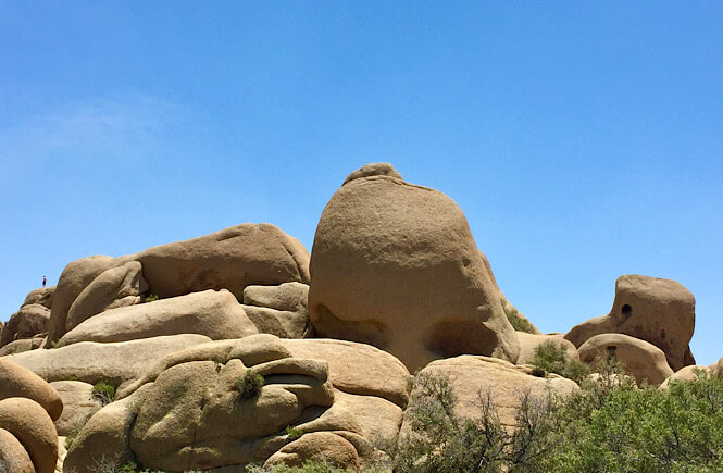 Giant rocks in the desert of California in Joshua Tree National Park.