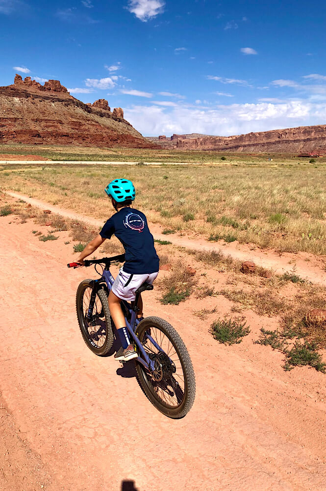 Mountain biking in Moab Utah- one of the best experience gifts for a teenager!