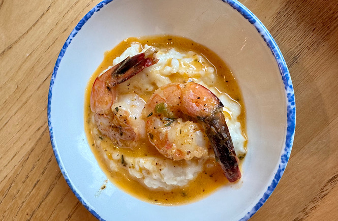 shrimp and grits on food tour in savannah ga
